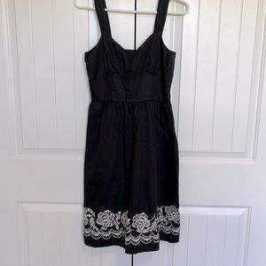 Size 4P Ann Taylor lined side zip dress with beautiful detailing at bottom.